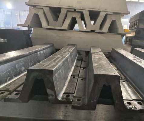 أجهزة الطوارئ القوسية لتحويل طاقة الصدمة وحماية السفن والمرفأات في المنشآت المينائية ذات حركة المرور الكثيفة